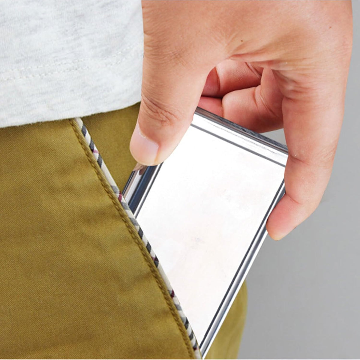 Cigarette Case Metal Holder for Regular King and 100's Size Can Hold 14 Cigarettes Double Sided Spring Clip Box Holds up to 80-100's Flip Open Pocket Bank Card case Cash Box(Silver， 100mm King Size)